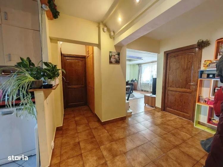 Apartament cu 3 camere decomandat în Remetea