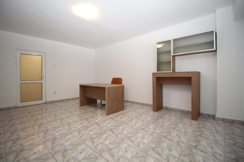 Apartament cu 3 camere decomandat, mobilat în Decebal
