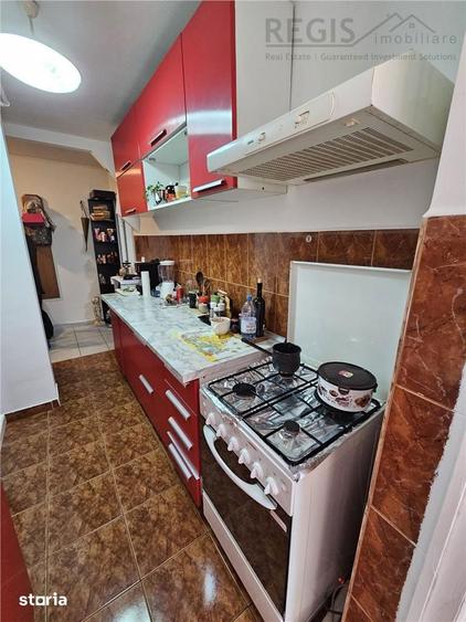 Apartament cu 3 camere decomandat în Astra