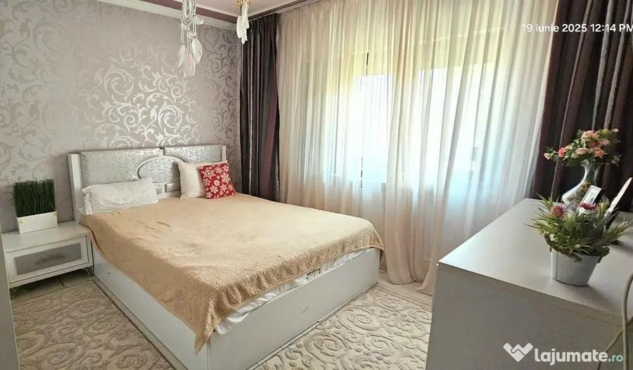 Apartament cu 3 camere decomandat în Micro 16