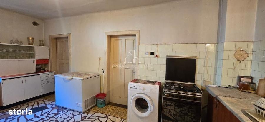Casă cu 4 camere în Central
