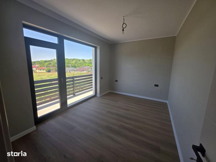 Casă cu 4 camere cu Teren 500 Mp în Bârnova