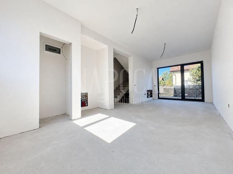 Duplex cu 5 camere cu Canalizare în Bună Ziua