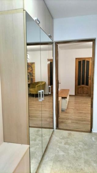 Apartament cu 2 camere semidecomandat, mobilat în Rovine