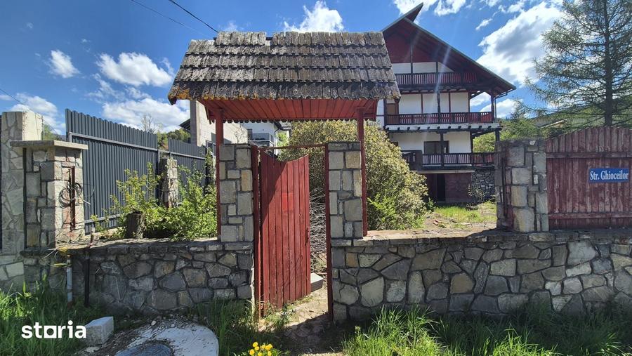 Casă cu Teren 1364 Mp în Poiana Țapului