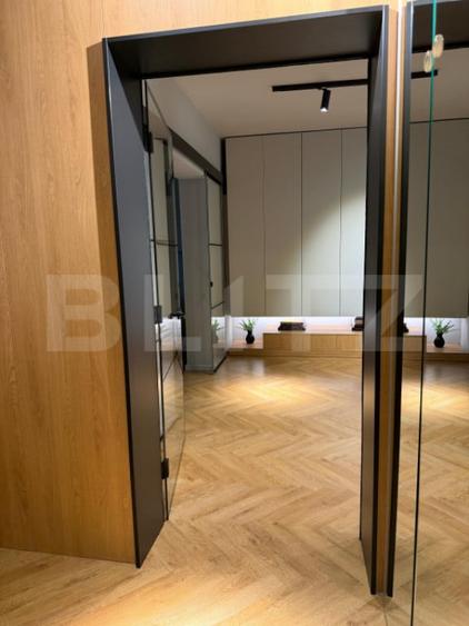 Apartament cu 4 camere decomandat în Est