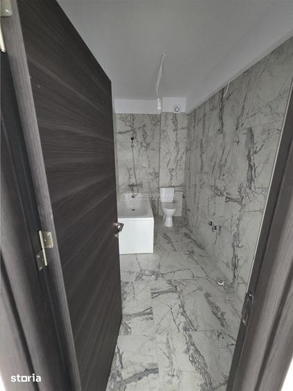 Apartament cu 3 camere semidecomandat în 1 Decembrie