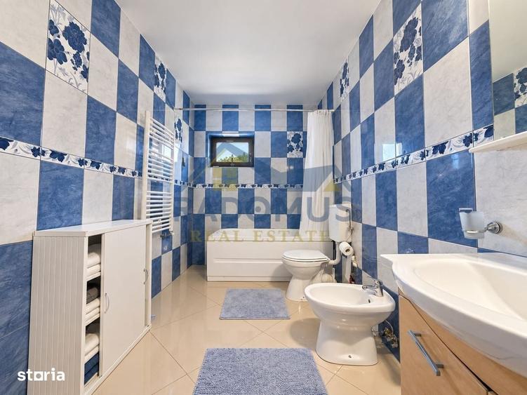 Casă cu 3 camere decomandat în Șipotu