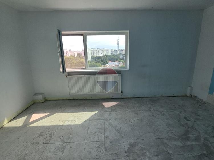 Apartament cu 3 camere decomandat în Berceni