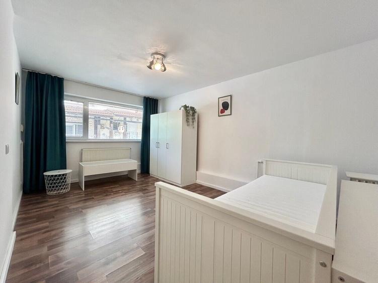 Duplex cu 5 camere cu Canalizare în Iancu Nicolae