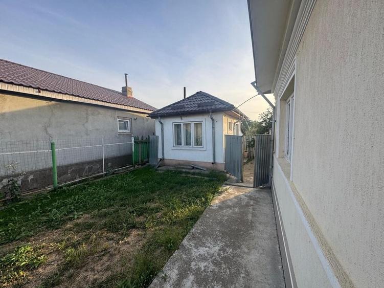 Casă cu 4 camere decomandat în Central