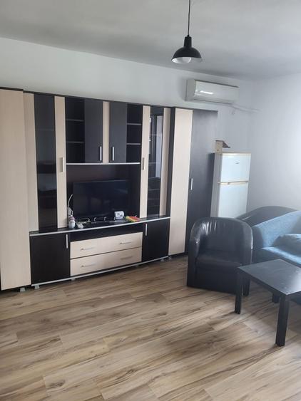 Garsonieră decomandată în Central