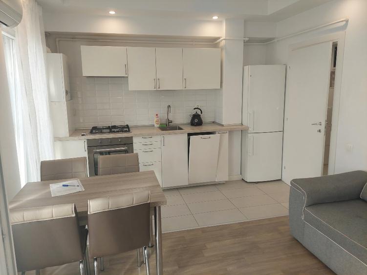 Apartament cu 3 camere decomandat în Ștefăneștii de Jos