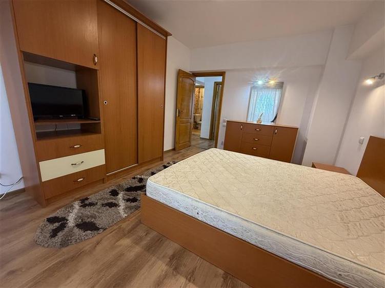 Apartament cu 3 camere decomandat în Ștefan cel Mare
