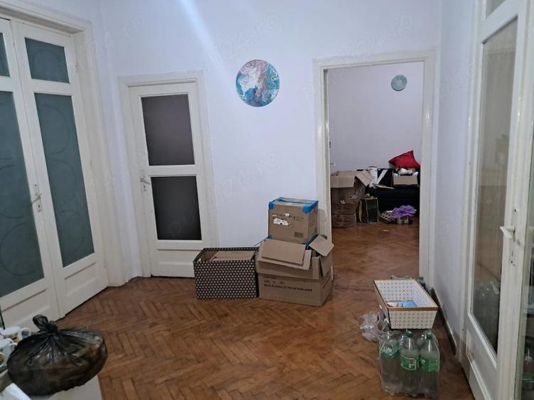 Apartament cu 3 camere decomandat în Universitate
