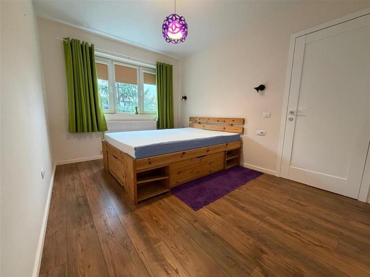 Apartament cu 3 camere semidecomandat, mobilat în Centrul Civic