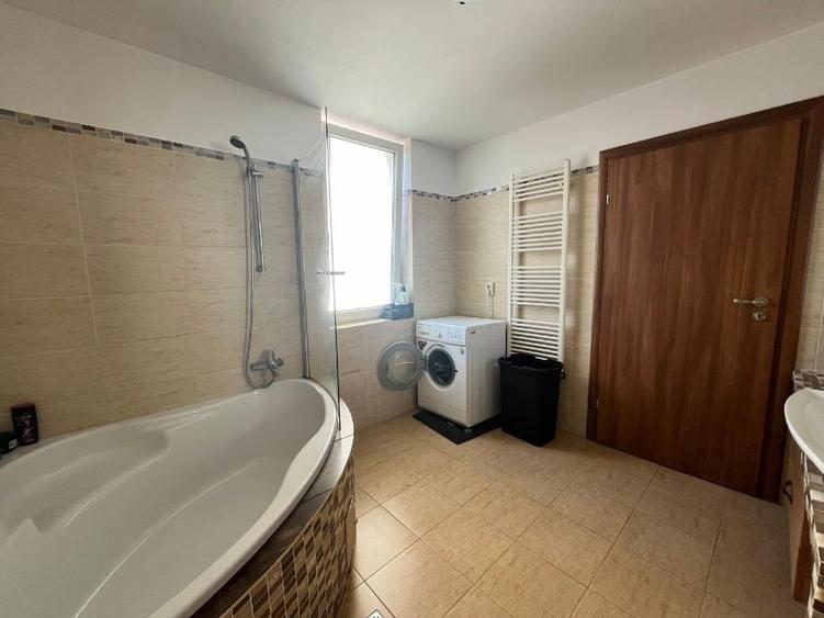 Apartament cu 3 camere decomandat în Calea Dumbrăvii