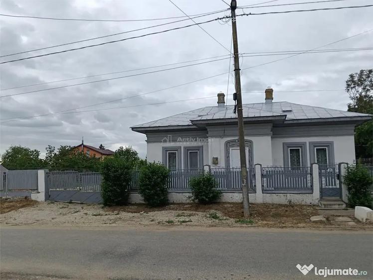 Casă cu 3 camere cu Teren 900 Mp în Central