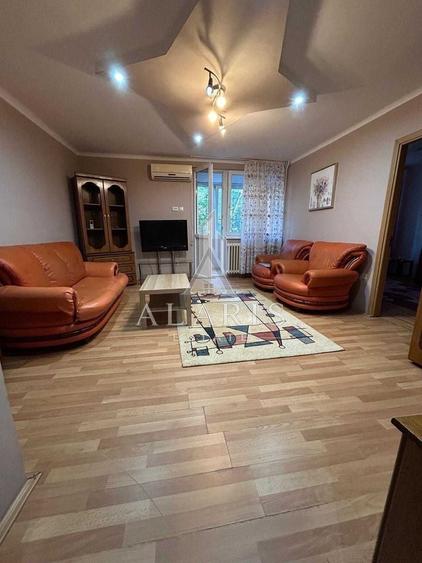 Apartament cu 3 camere decomandat, mobilat în Central