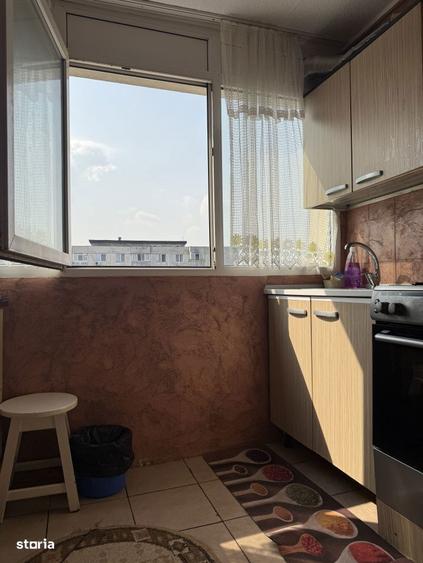 Apartament cu 4 camere semidecomandat, mobilat în Crângași