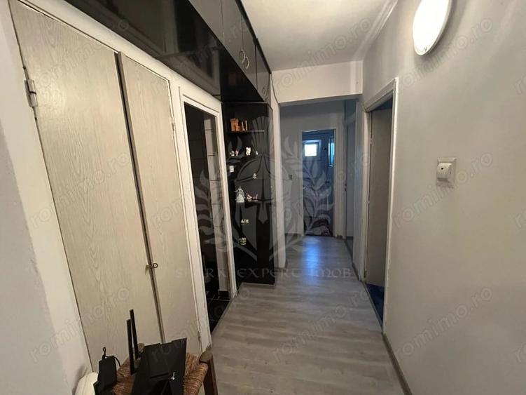 Apartament cu 4 camere decomandat în Malu Roșu