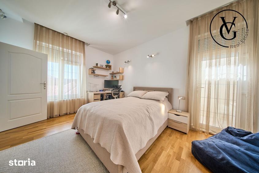 Casă cu 7 camere decomandat cu Teren 346 Mp în Central