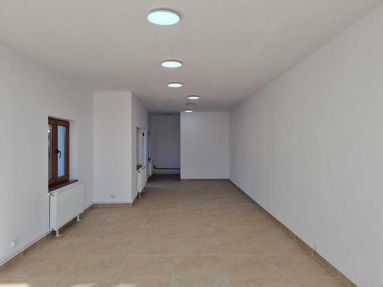 Spațiu comercial, de 52 mp, în Crevedia