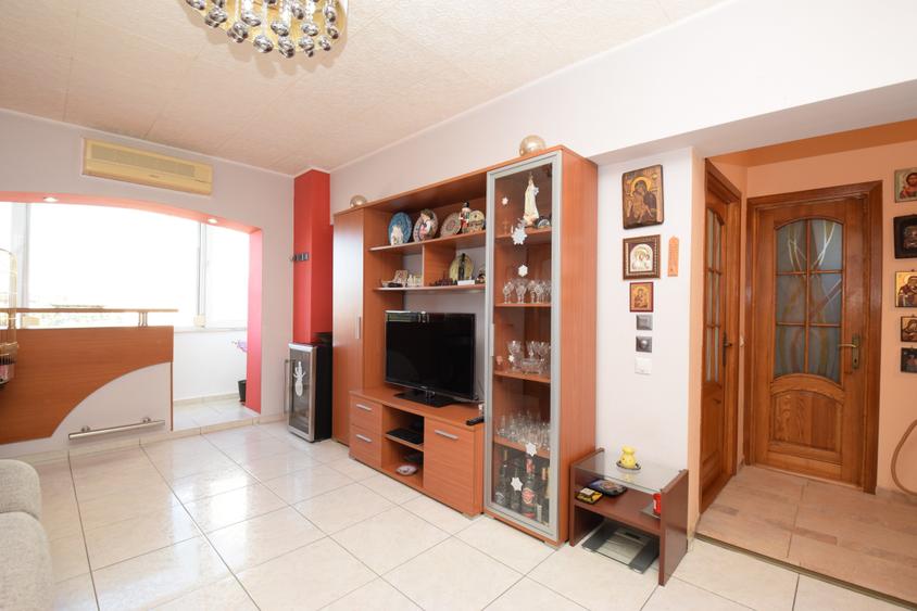 Apartament cu 3 camere semidecomandat în Nicolae Grigorescu