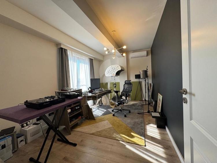 Apartament cu 3 camere semidecomandat, mobilat în Dâmbul Rotund