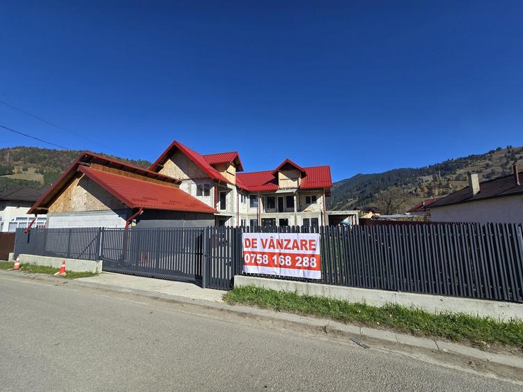 Casă cu 4 camere cu Teren 350 Mp în Borca