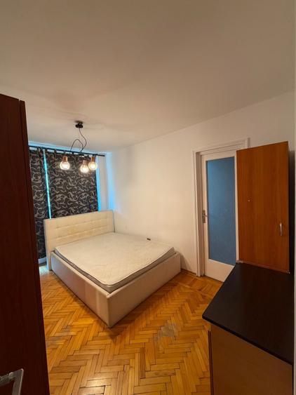 Apartament cu 3 camere semidecomandat în Ștefan cel Mare