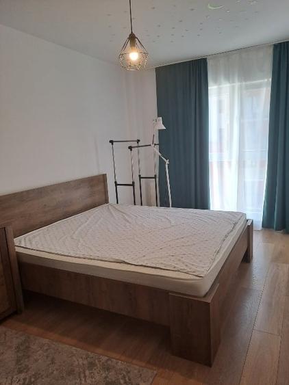 Apartament cu 3 camere decomandat, mobilat în Tractorul