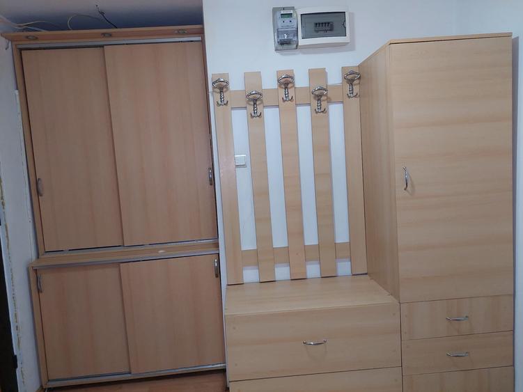 Apartament cu 3 camere semidecomandat în Baba Novac