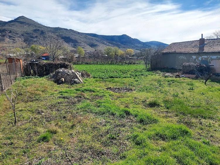 Teren de 2402 mp, în Greci