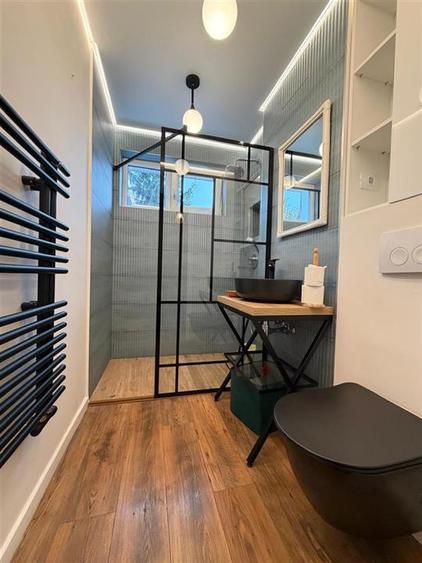 Apartament cu 3 camere semidecomandat, mobilat în Centrul Civic
