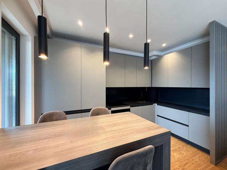 Apartament cu 3 camere decomandat, mobilat în Băneasa