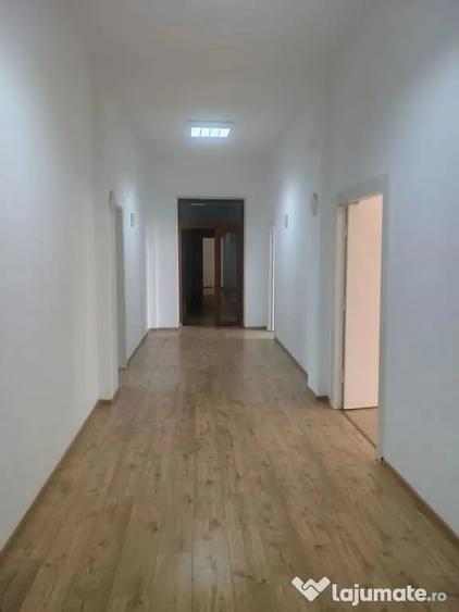 Spațiu comercial, de 690 mp, în Națiunile Unite