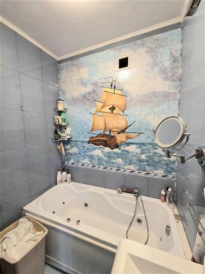 Apartament cu 4 camere decomandat, mobilat în Casa de Cultură