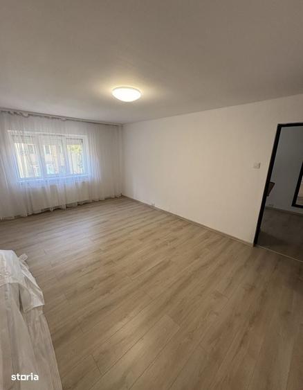 Apartament cu 2 camere decomandat în 1 Mai