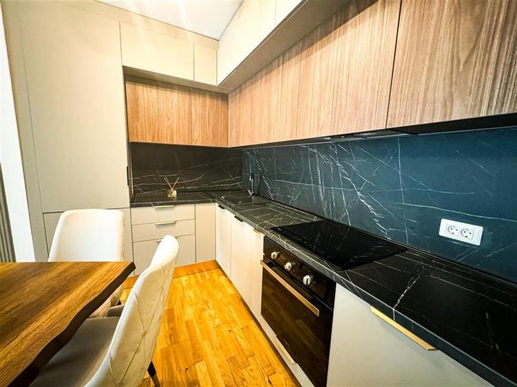 Apartament cu 3 camere semidecomandat, mobilat în Floreasca