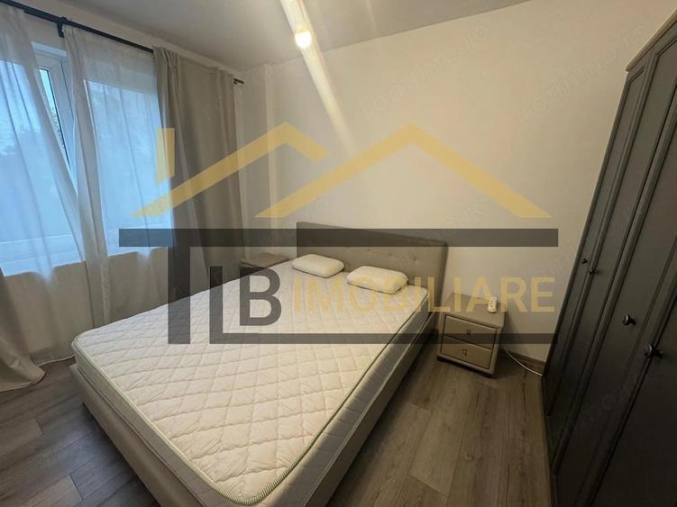 Apartament cu 3 camere semidecomandat în Pandurilor