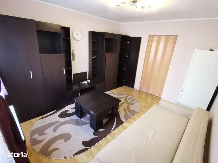 Garsonieră decomandată, mobilată în Noua