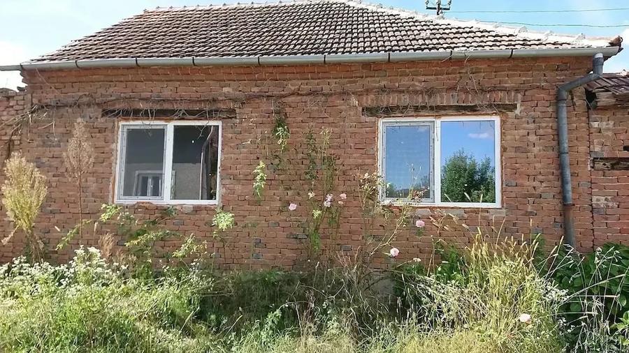Casă cu 2 camere cu Teren 934 Mp în Tisa