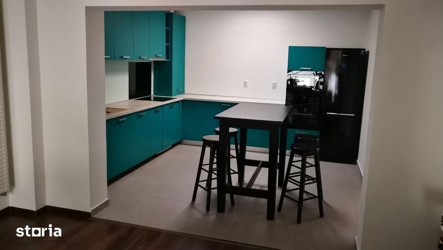 Apartament cu 3 camere decomandat în Dârste