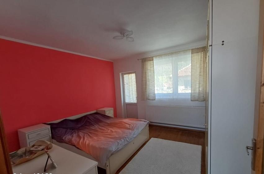 Casă cu 4 camere decomandat cu Teren 801 Mp în Pianu