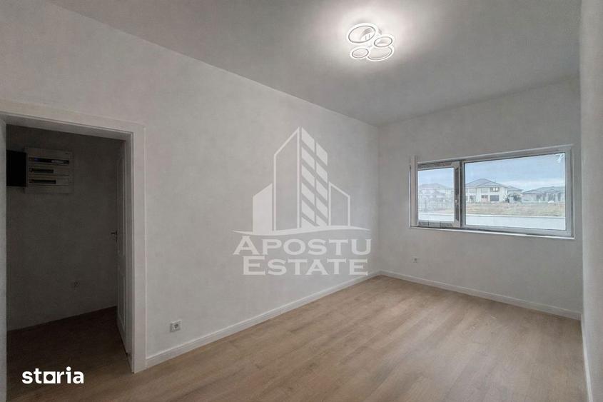 Casă cu 5 camere cu Teren 440 Mp în Dumbrăvița