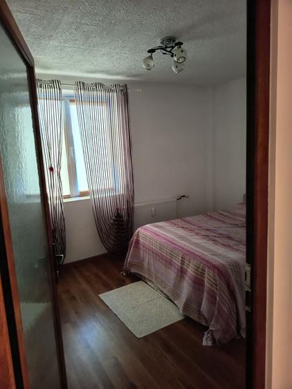 Apartament cu 2 camere semidecomandat în Strejnicu