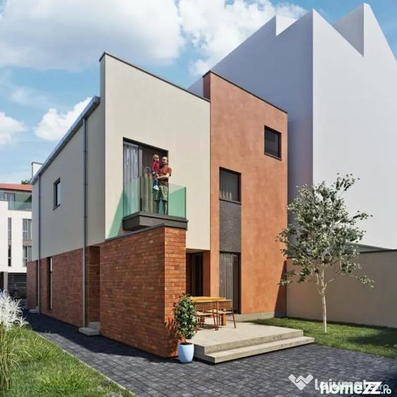 Casă cu 7 camere cu Teren 250 Mp în Central