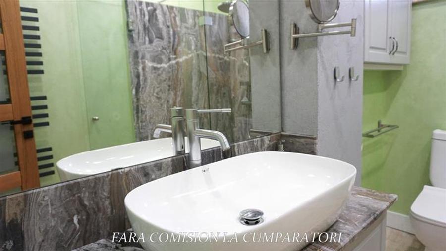 Apartament cu 4 camere decomandat, mobilat în Central