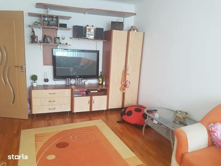 Apartament cu 3 camere decomandat în Teiul Doamnei